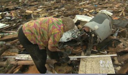 video cane trovato sotto macerie diretta tv tornado oklahoma