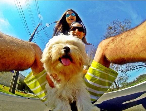 selfie famiglia cane