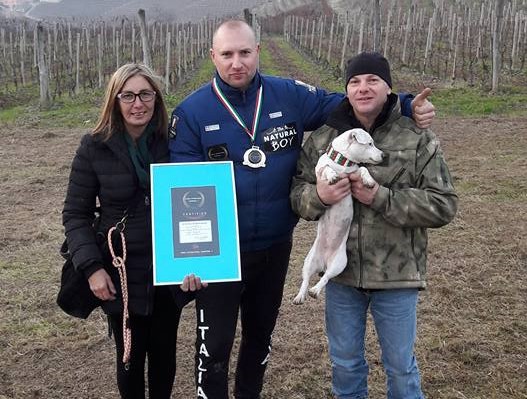 vincitore-raccolta-tartufi-con-cane-da-record